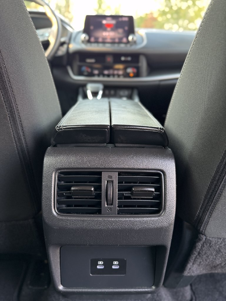 Used 2025 Nissan Rogue SV FWD image 27