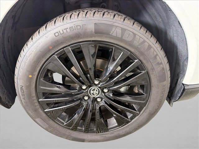 Used 2023 Toyota Venza Nightshade AWD/4WD image 12