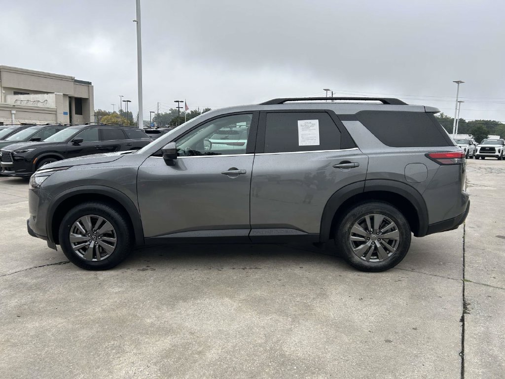 Used 2025 Nissan Pathfinder SV AWD/4WD image 6