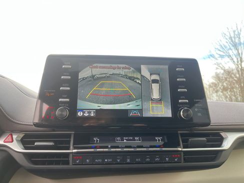 Certified 2023 Toyota Sienna Platinum image 23