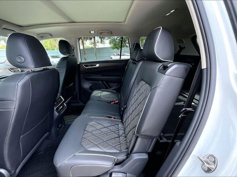 Certified 2026 Volkswagen Atlas SEL Premium R-Line image 17