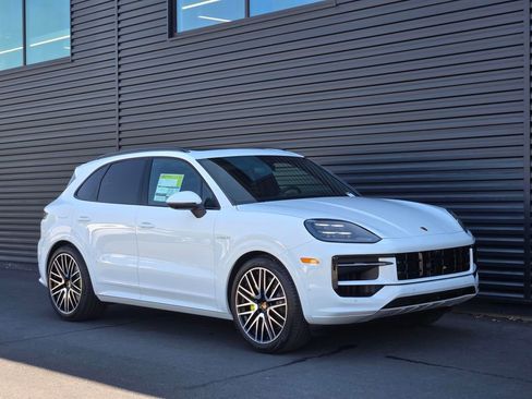 New 2025 Porsche Cayenne S image 9