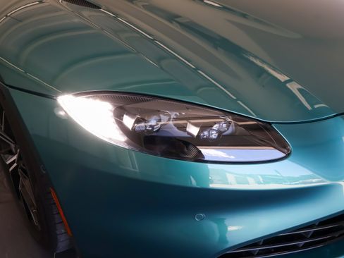 Used 2023 Aston Martin V8 Vantage Roadster RWD image 37