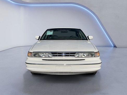 Used 1997 Ford Crown Victoria image 8