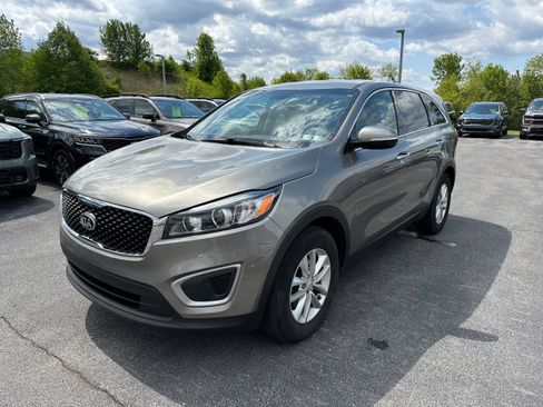 Used 2018 Kia Sorento L FWD image 1
