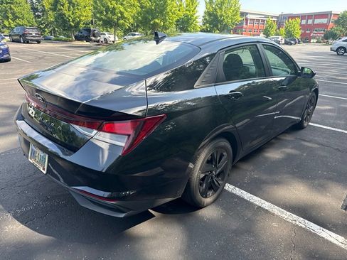 Used 2021 Hyundai Elantra SEL FWD image 3