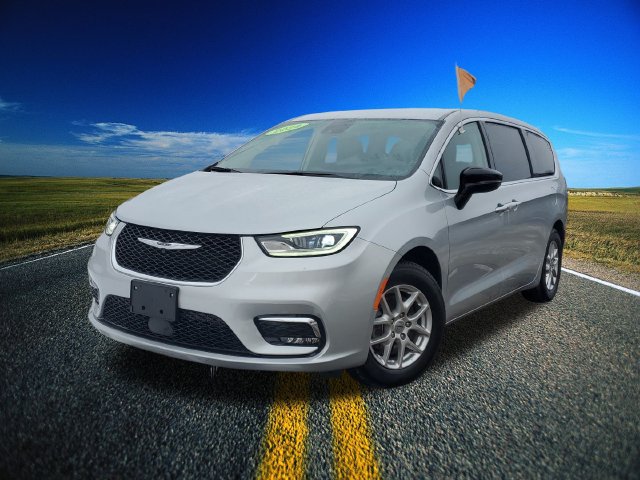 Used 2024 Chrysler Pacifica Touring-L FWD image 34