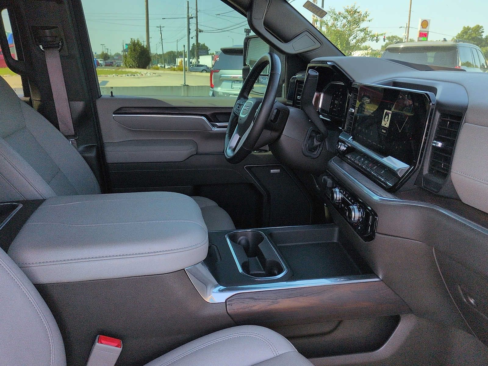 Used 2026 GMC Sierra 2500 SLT w/ SLT Premium Package AWD/4WD image 9