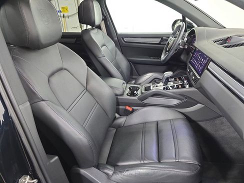 Used 2023 Porsche Cayenne Platinum Edition image 27
