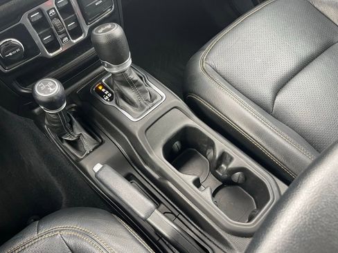 Used 2024 Jeep Wrangler Unlimited w/ LED Headlamp & Fog Lamp Group image 22