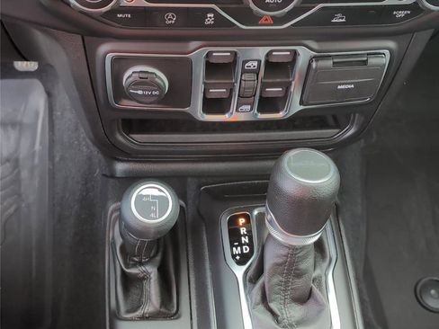 Used 2023 Jeep Gladiator Willys image 21