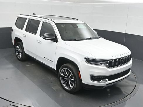 Used 2025 Jeep Wagoneer Series III w/ Premium Group I AWD/4WD image 44