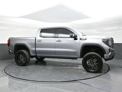 Used 2025 GMC Sierra 1500 AT4 w/ AT4 Premium Package AWD/4WD image 8