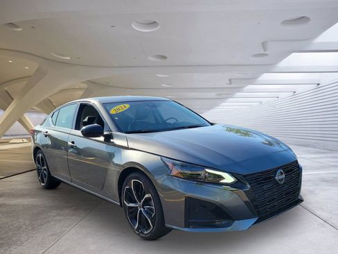 Used 2024 Nissan Altima 2.5 SR FWD image 1