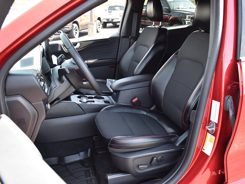 Used 2024 Ford Escape ST-Line w/ Tech Pack #1 AWD/4WD image 5