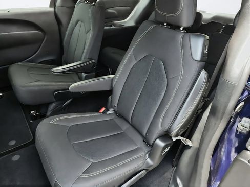 Used 2018 Chrysler Pacifica Touring Plus FWD image 23