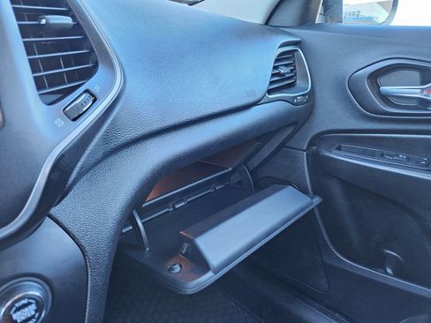 Used 2020 Jeep Cherokee Trailhawk w/ Cold Weather Group image 20