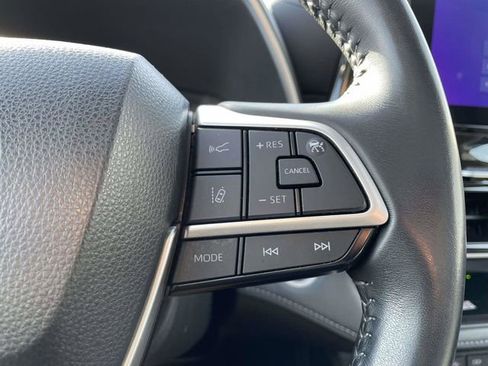 Used 2024 Toyota Highlander XLE image 28