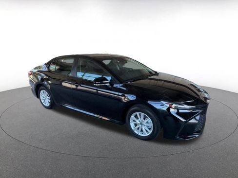 Used 2025 Toyota Camry LE image 2