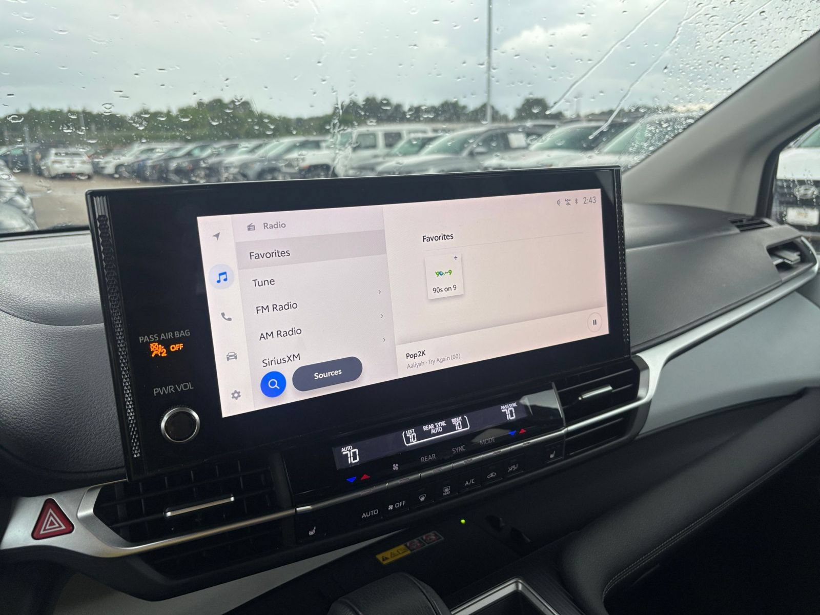 Used 2025 Toyota Sienna XLE FWD image 19