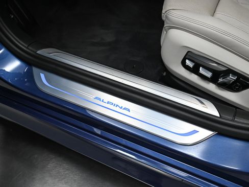 Used 2022 BMW ALPINA B7 xDrive w/ Luxury Rear Seating Package image 26