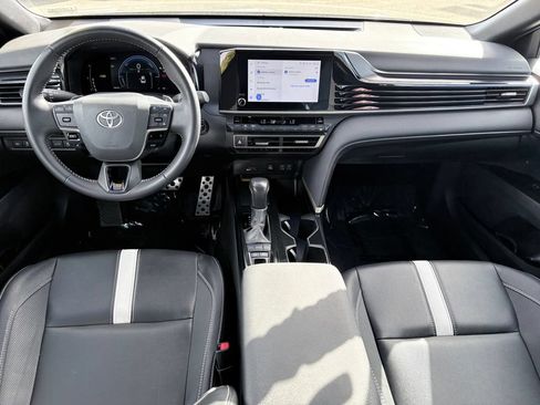 Used 2025 Toyota Camry SE w/ Convenience Package FWD image 8