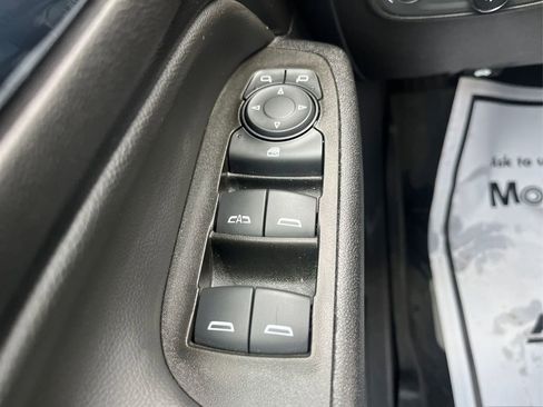 Used 2023 Chevrolet Equinox LT image 33