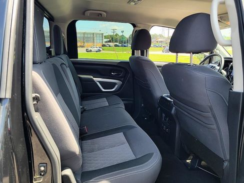 Used 2021 Nissan Titan SV w/ SV Convenience Package RWD image 15