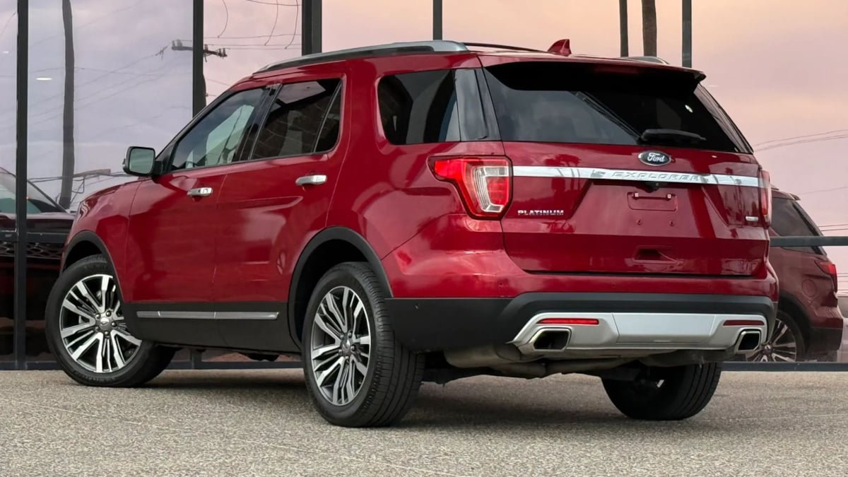 Used 2017 Ford Explorer Platinum AWD/4WD image 7