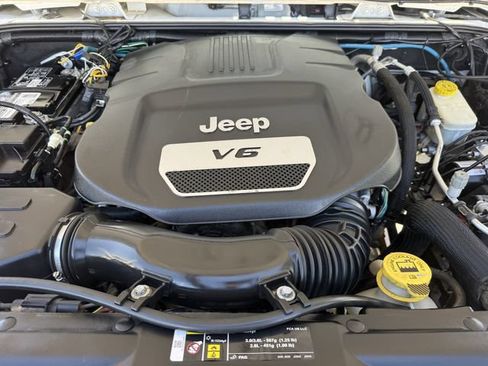 Used 2017 Jeep Wrangler Unlimited Sport w/ Max Tow Package AWD/4WD image 30