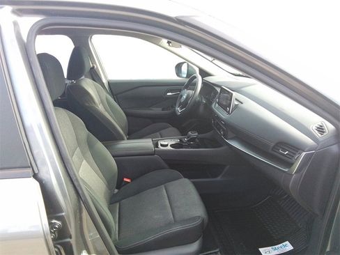 Used 2024 Nissan Rogue SV image 15