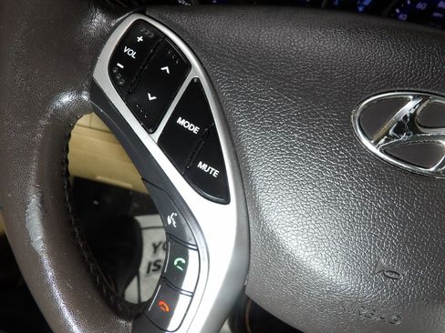 Used 2012 Hyundai Elantra Limited FWD image 17