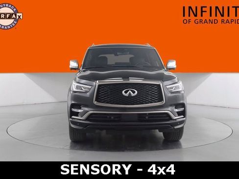 Used 2024 INFINITI QX80 Premium Select image 2
