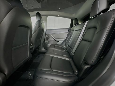 Used 2021 Tesla Model Y Long Range image 9