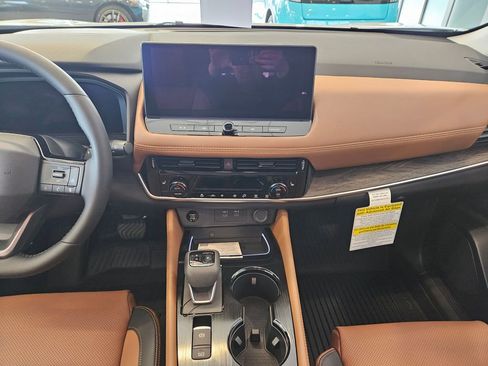 New 2026 Nissan Rogue Platinum image 18