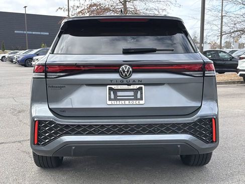 New 2026 Volkswagen Tiguan SE R-Line FWD image 4