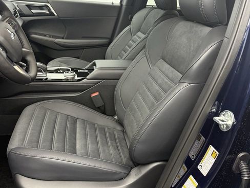 New 2025 Mitsubishi Outlander SE image 13