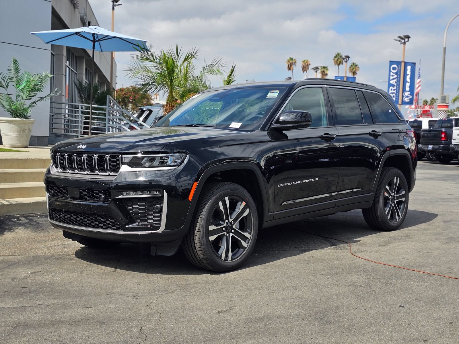 New 2027 Jeep Grand Cherokee Limited AWD/4WD image 2