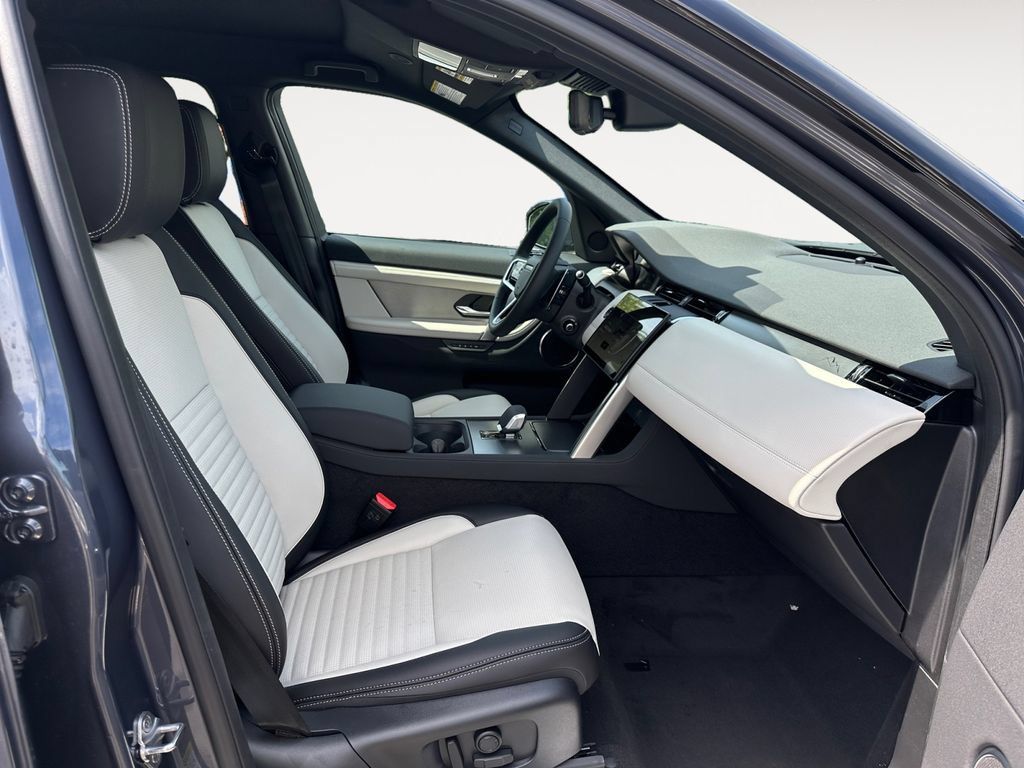 New 2026 Land Rover Discovery Sport Landmark AWD/4WD image 15