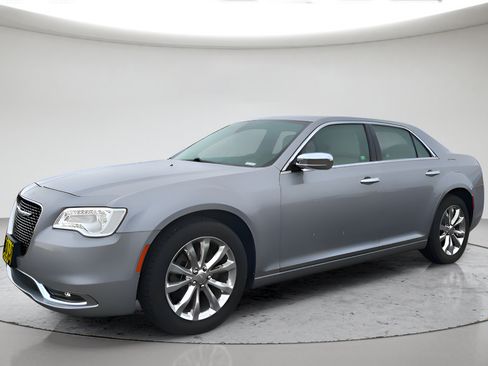 Used 2017 Chrysler 300 C AWD/4WD image 7