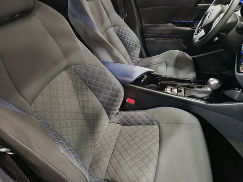 Used 2021 Toyota C-HR XLE image 31