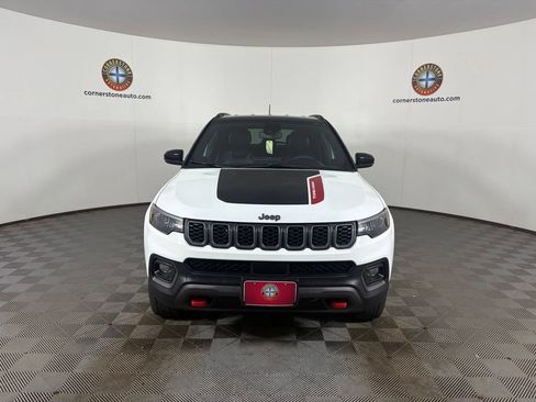 Used 2025 Jeep Compass Trailhawk w/ Trailer Tow Group AWD/4WD image 16