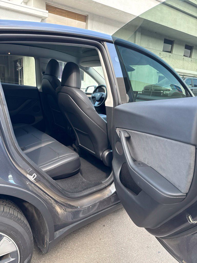 Used 2023 Tesla Model Y Long Range AWD/4WD image 17