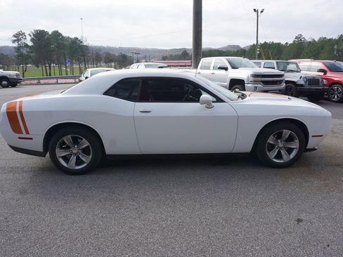 Used 2016 Dodge Challenger SXT image 19