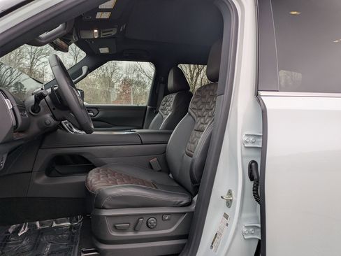 Used 2025 Nissan Armada Platinum Reserve image 14