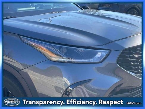 Certified 2023 Toyota Highlander XSE image 10