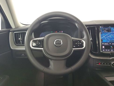 Certified 2025 Volvo XC60 B5 Plus AWD/4WD image 18