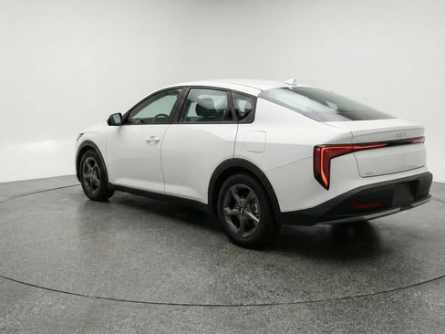 Used 2025 Kia K4 LXS image 6