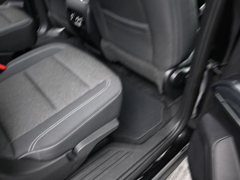 Used 2025 Chevrolet Traverse LT image 19