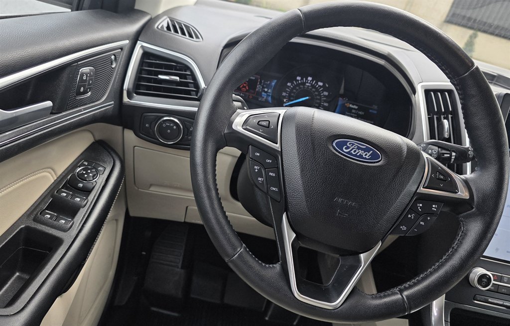 Used 2022 Ford Edge Titanium AWD/4WD image 21